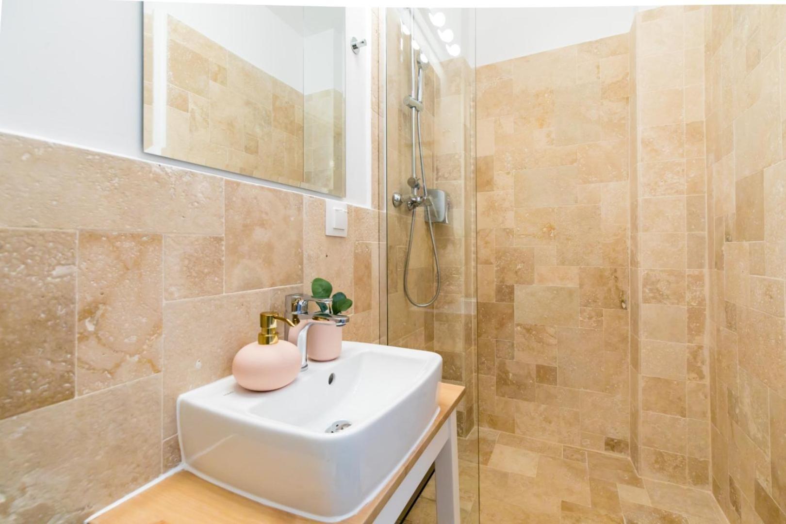 Apartment Heart Of The City - Cozy In Prime Location Bucharest